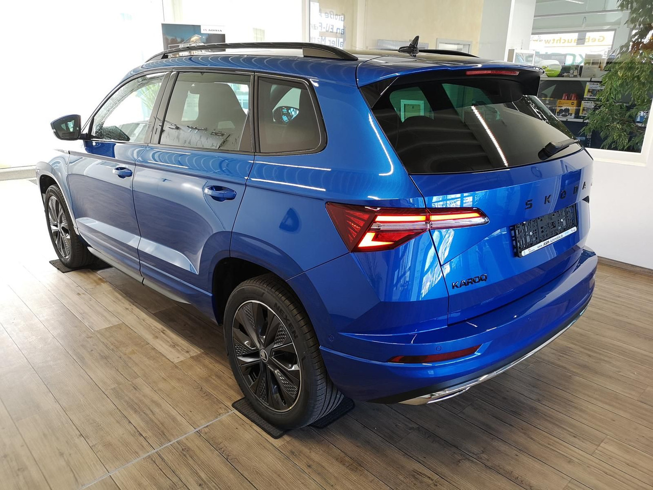 Skoda Karoq Sportline 1,5 TSI DSG*AHK*360°5J.GARANTIE* - سيارة دفع رباعي: صور 4 Skoda Karoq Sportline 1,5 TSI DSG*AHK*360°5J.GARANTIE* - سيارة دفع رباعي: صور 4