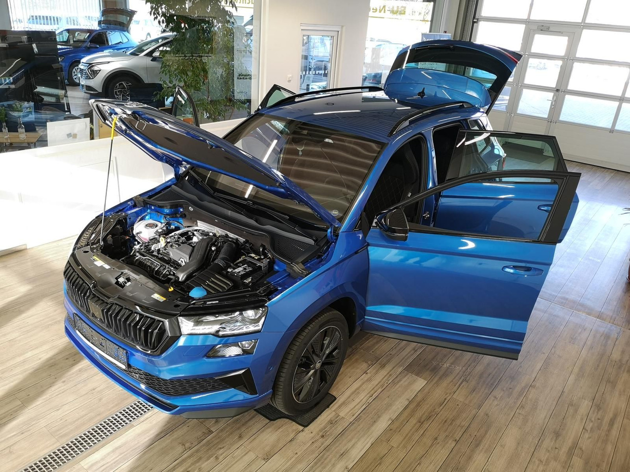 Skoda Karoq Sportline 1,5 TSI DSG*AHK*360°5J.GARANTIE* - سيارة دفع رباعي: صور 2 Skoda Karoq Sportline 1,5 TSI DSG*AHK*360°5J.GARANTIE* - سيارة دفع رباعي: صور 2