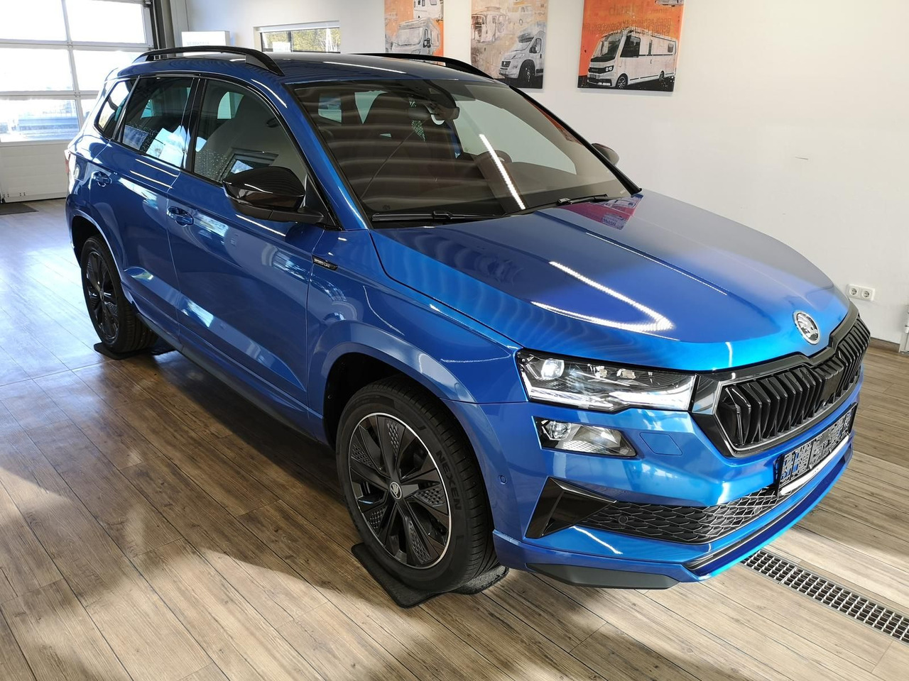 Skoda Karoq Sportline 1,5 TSI DSG*AHK*360°5J.GARANTIE* - سيارة دفع رباعي: صور 3 Skoda Karoq Sportline 1,5 TSI DSG*AHK*360°5J.GARANTIE* - سيارة دفع رباعي: صور 3