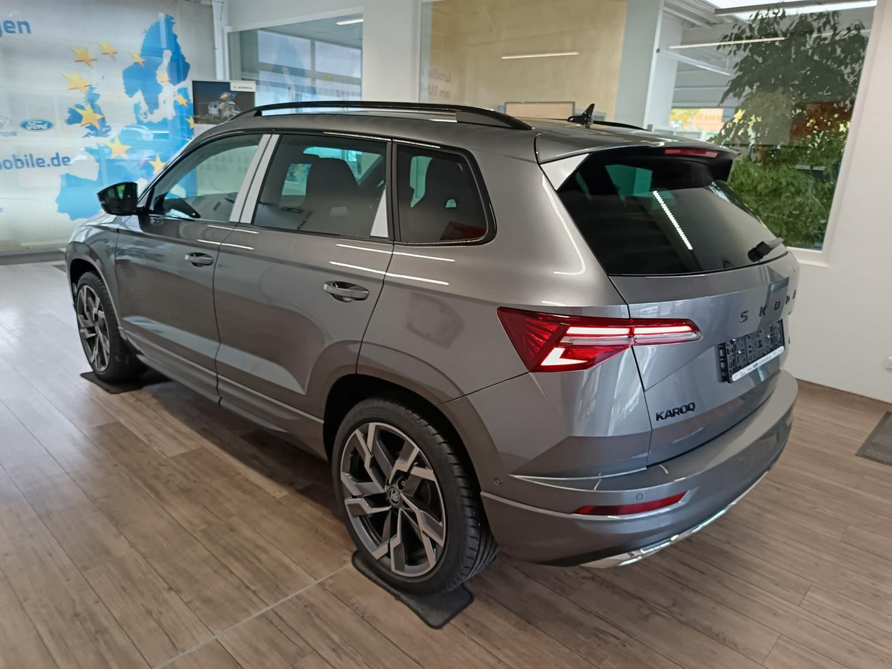 Skoda Karoq Sportline 2,0 TDI 4x4*AHK*PSD*STD.HZG*DCC* - سيارة دفع رباعي: صور 4 Skoda Karoq Sportline 2,0 TDI 4x4*AHK*PSD*STD.HZG*DCC* - سيارة دفع رباعي: صور 4