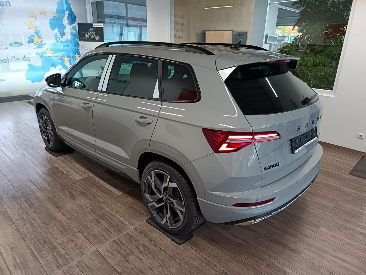 Skoda Karoq Sportline 2,0 TDI 4x4*AHK*PSD*STD.HZG*DCC* - سيارة دفع رباعي: صور 4 Skoda Karoq Sportline 2,0 TDI 4x4*AHK*PSD*STD.HZG*DCC* - سيارة دفع رباعي: صور 4