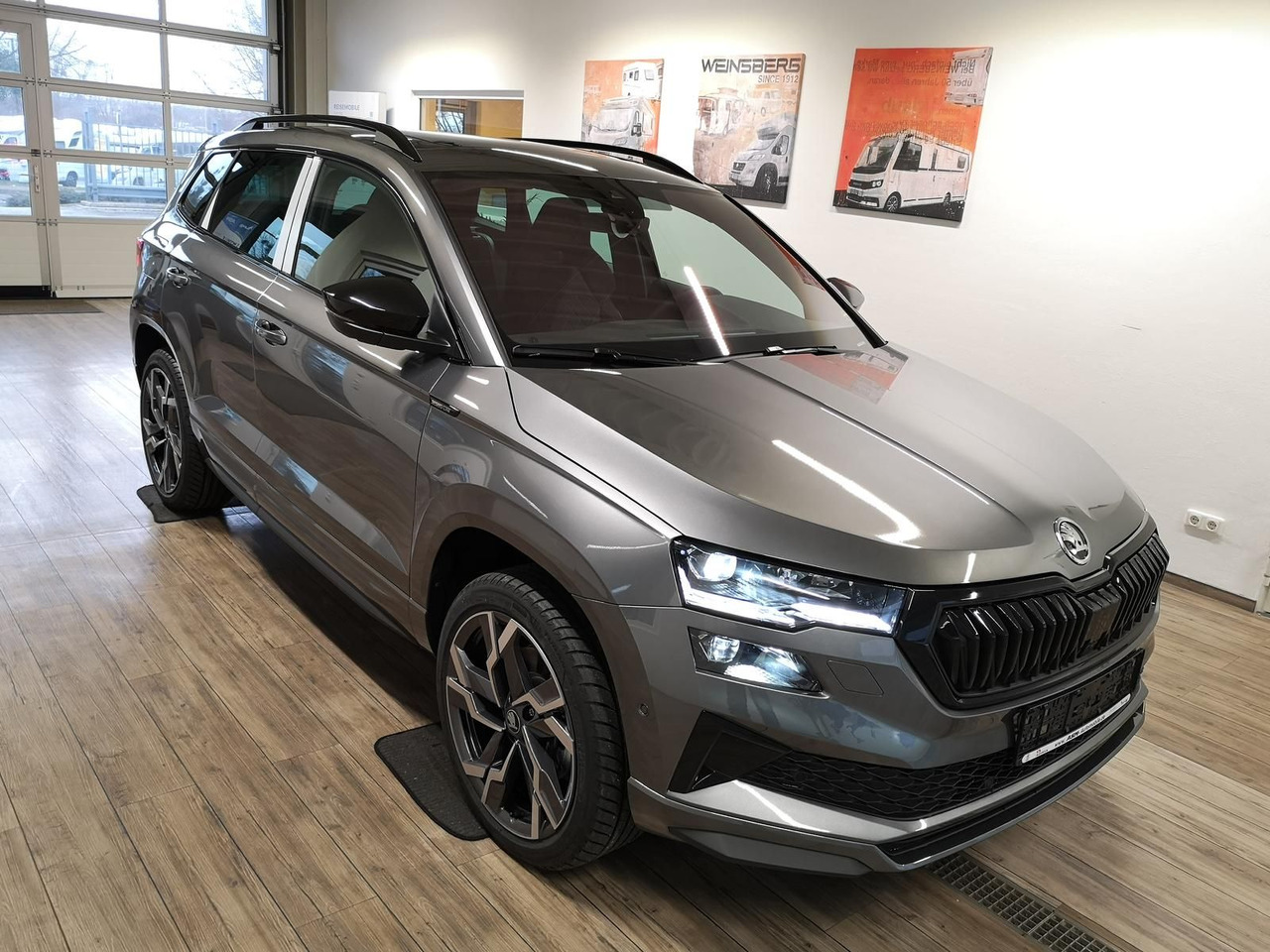 Skoda Karoq Sportline 2,0TDI DSG 4x4*PSD*AHK*360°*NAVI - سيارة دفع رباعي: صور 3 Skoda Karoq Sportline 2,0TDI DSG 4x4*PSD*AHK*360°*NAVI - سيارة دفع رباعي: صور 3