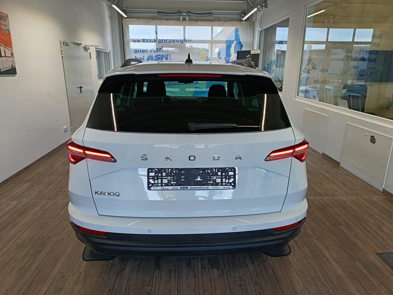 Skoda Karoq Style 1,5TSI DSG*AHK-VORBER*NAVI*LED*R-KAM - سيارة دفع رباعي: صور 5 Skoda Karoq Style 1,5TSI DSG*AHK-VORBER*NAVI*LED*R-KAM - سيارة دفع رباعي: صور 5