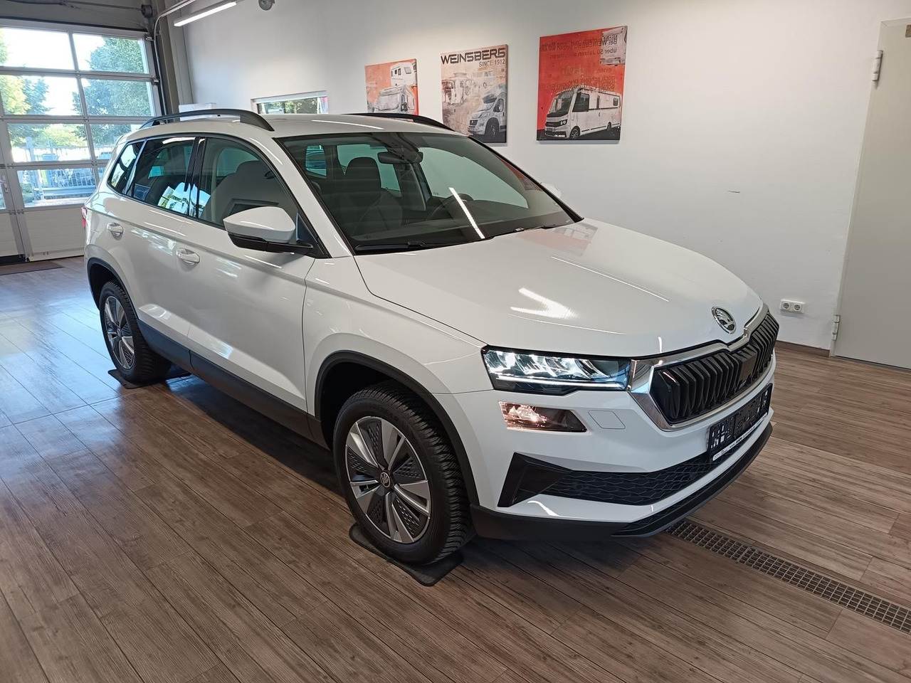 Skoda Karoq Style 1,5TSI DSG*AHK-VORBER*NAVI*LED*R-KAM - سيارة دفع رباعي: صور 3 Skoda Karoq Style 1,5TSI DSG*AHK-VORBER*NAVI*LED*R-KAM - سيارة دفع رباعي: صور 3