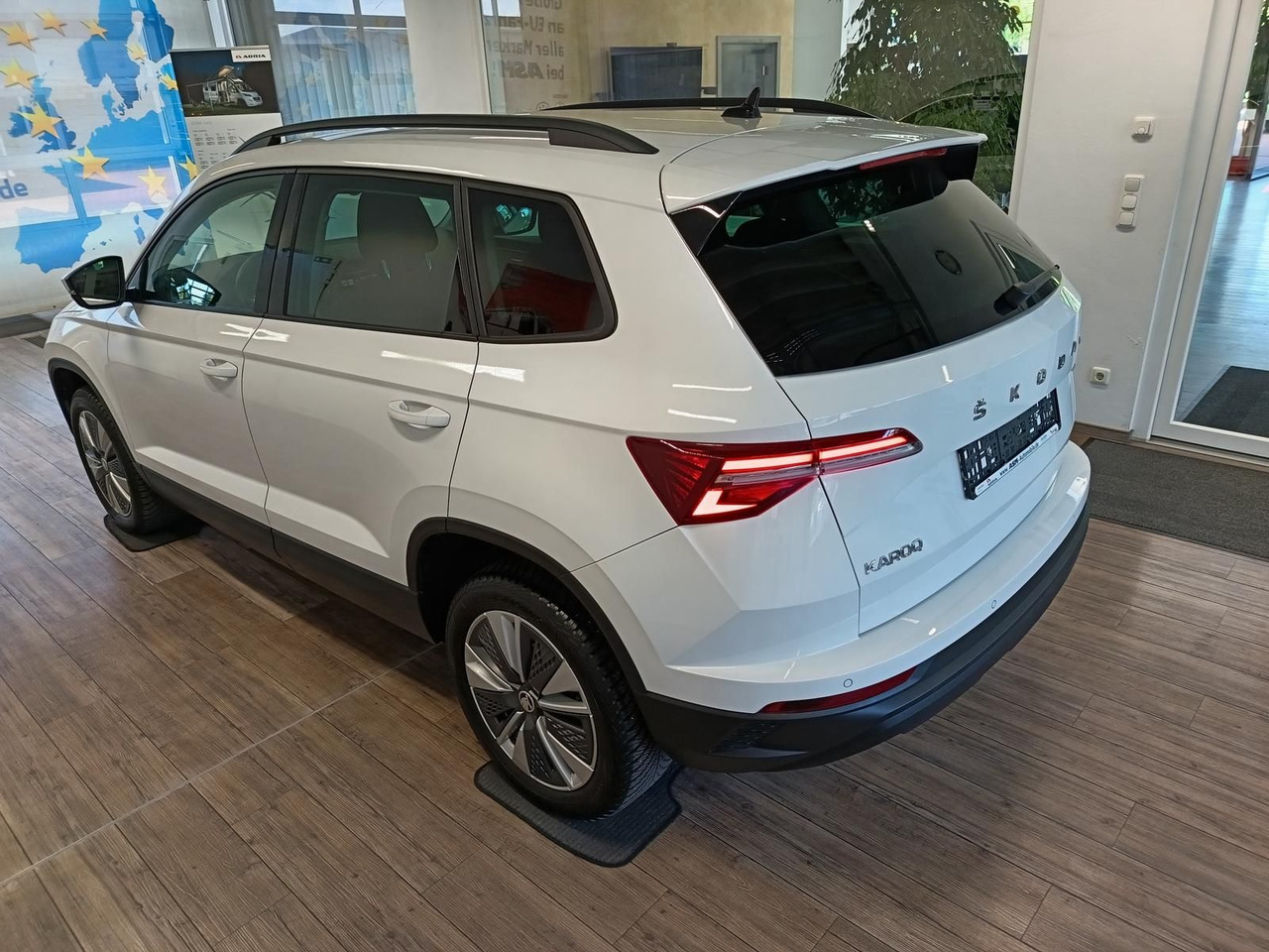 Skoda Karoq Style 1,5TSI DSG*AHK-VORBER*NAVI*LED*R-KAM - سيارة دفع رباعي: صور 4 Skoda Karoq Style 1,5TSI DSG*AHK-VORBER*NAVI*LED*R-KAM - سيارة دفع رباعي: صور 4