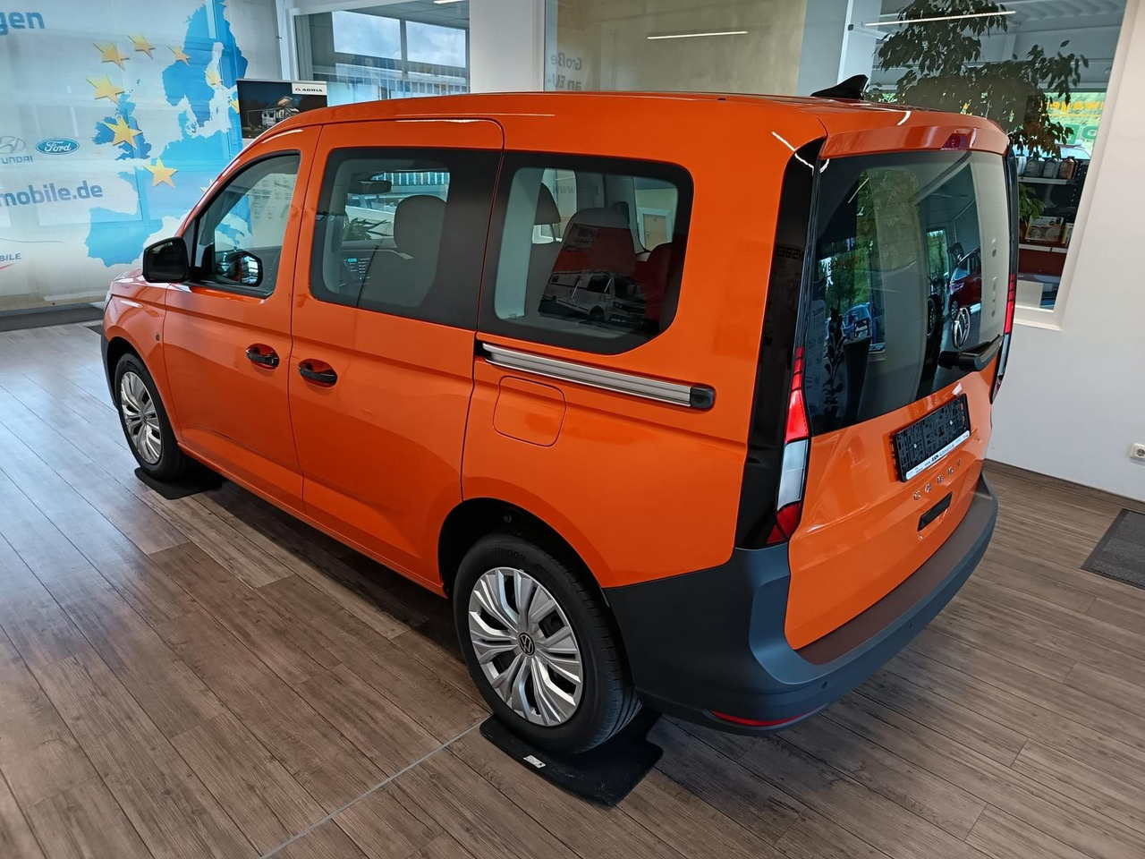 Volkswagen Caddy 2.0 TDI 75 kW*PDC*TEMP*DAB*KLIMA*5-SITZER* - سيارة ستيشن: صور 4 Volkswagen Caddy 2.0 TDI 75 kW*PDC*TEMP*DAB*KLIMA*5-SITZER* - سيارة ستيشن: صور 4