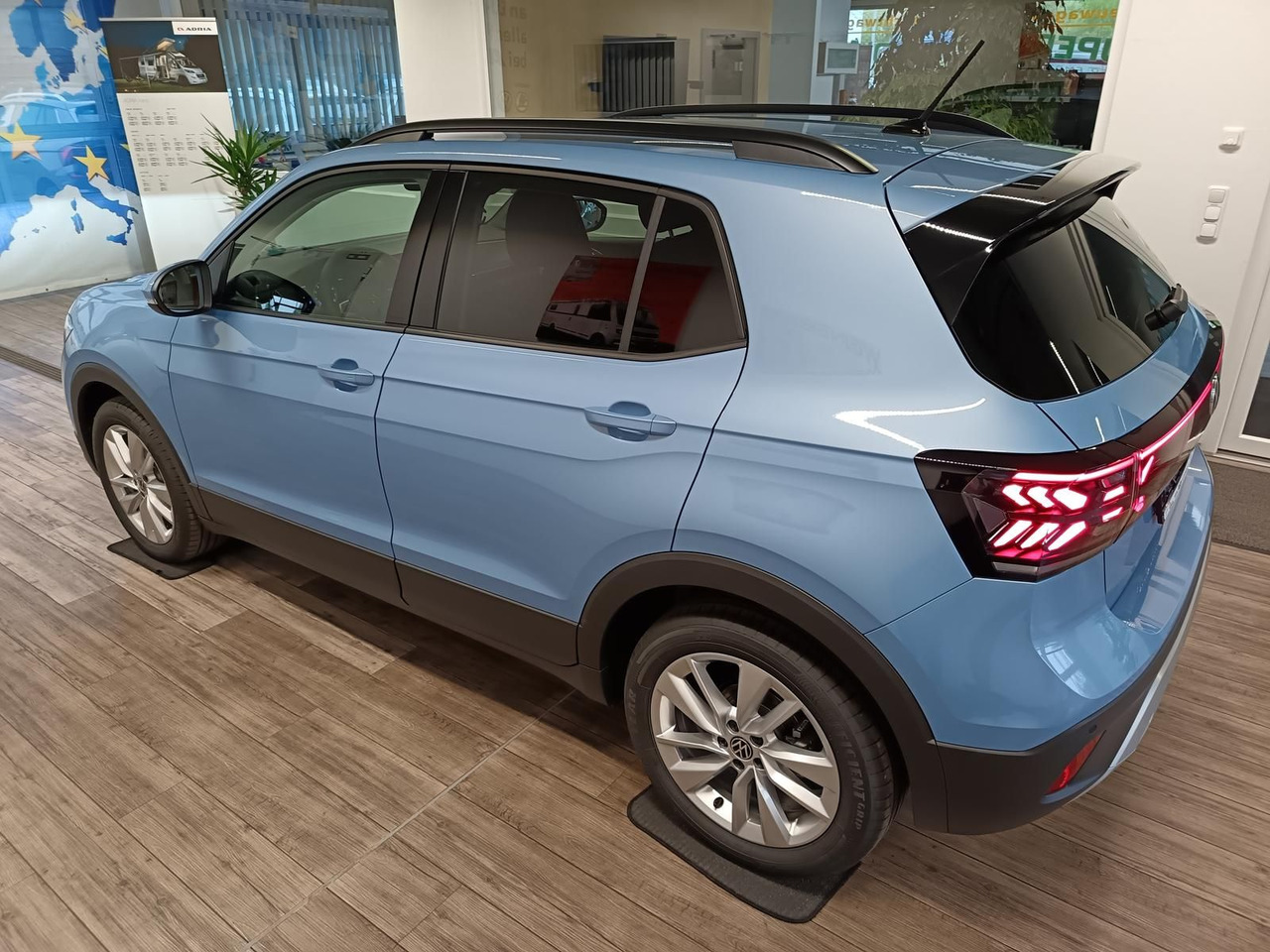Volkswagen T-Cross Life 1.5 TSI DSG*AHK*MATRIX LED*ACC*SHZ* - سيارة دفع رباعي: صور 4 Volkswagen T-Cross Life 1.5 TSI DSG*AHK*MATRIX LED*ACC*SHZ* - سيارة دفع رباعي: صور 4