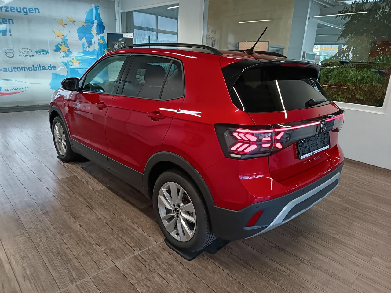 Volkswagen T-Cross Life 1.5 TSI DSG*AHK*MATRIX LED*ACC*SHZ* - سيارة دفع رباعي: صور 4 Volkswagen T-Cross Life 1.5 TSI DSG*AHK*MATRIX LED*ACC*SHZ* - سيارة دفع رباعي: صور 4