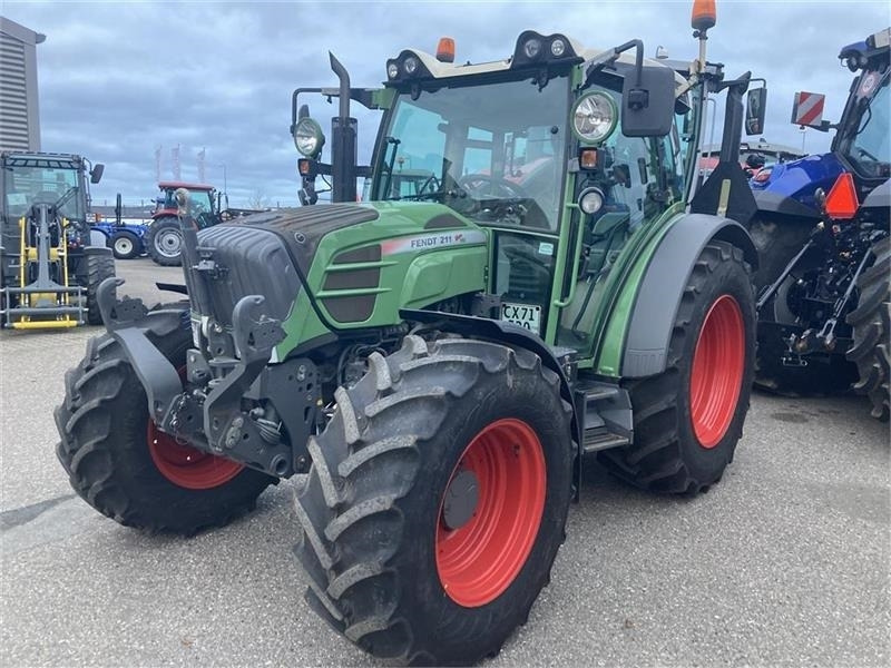 Fendt 211 Vario TMS  - جرار: صور 2 Fendt 211 Vario TMS  - جرار: صور 2