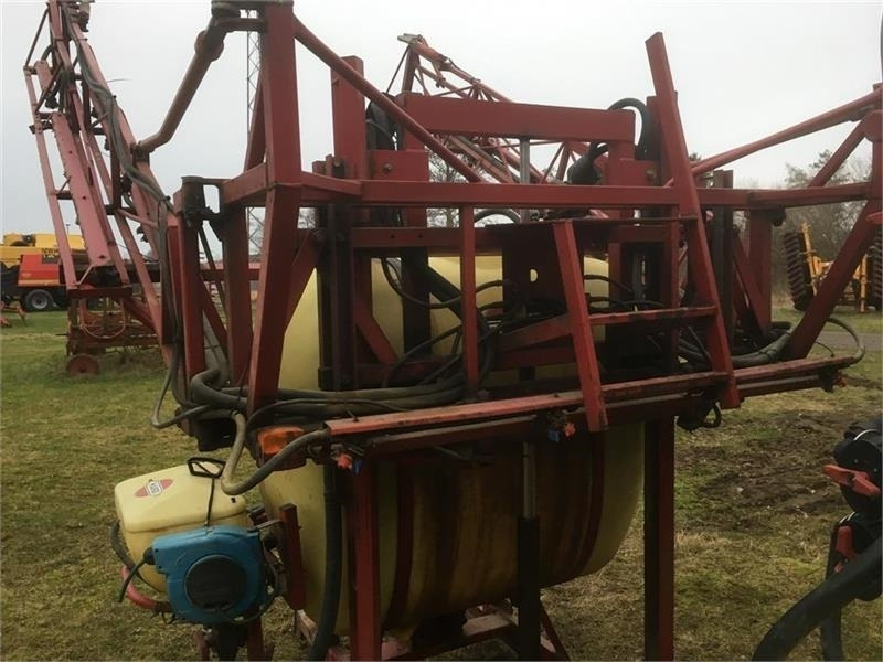 Hardi LHY 1000 / 16/361 Incl. fronttank - آلة الرش المقطورة: صور 3 Hardi LHY 1000 / 16/361 Incl. fronttank - آلة الرش المقطورة: صور 3
