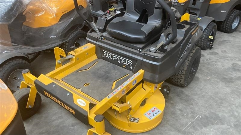 Hustler Raptor X 42  - جزازة المروج: صور 1 Hustler Raptor X 42  - جزازة المروج: صور 1