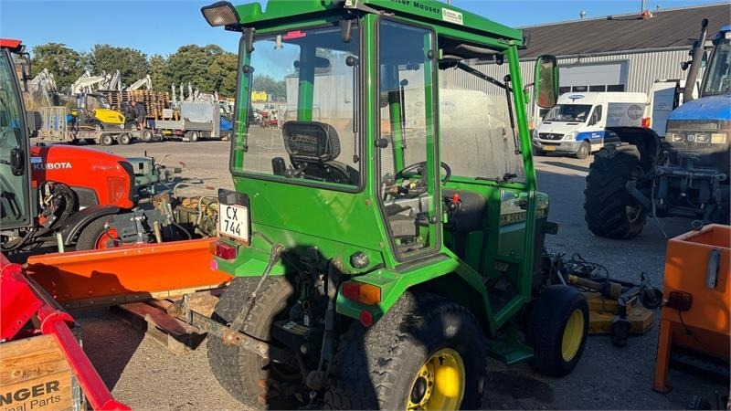 John Deere 755 Kompakt traktor - جرارات البلدية: صور 4 John Deere 755 Kompakt traktor - جرارات البلدية: صور 4