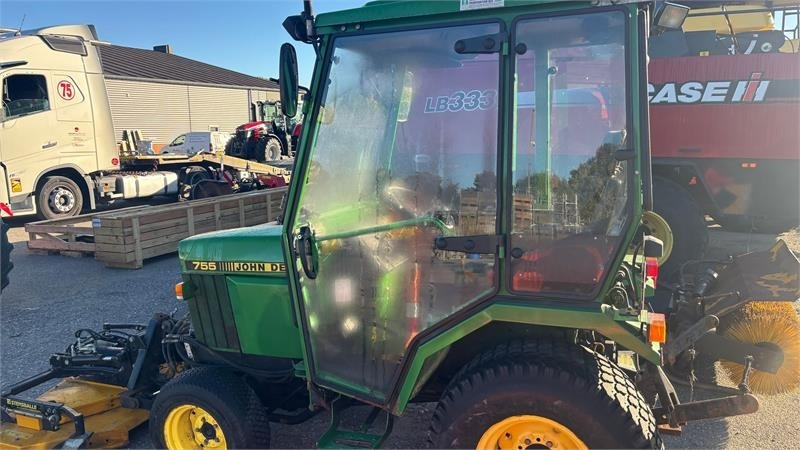 John Deere 755 Kompakt traktor - جرارات البلدية: صور 5 John Deere 755 Kompakt traktor - جرارات البلدية: صور 5