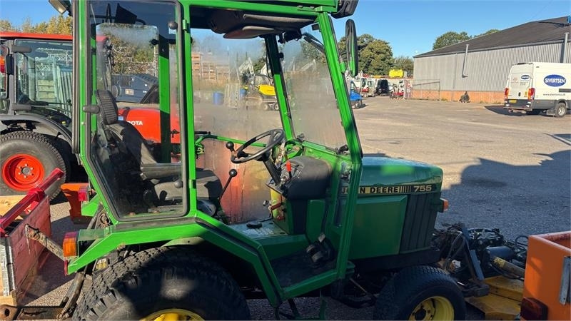 John Deere 755 Kompakt traktor - جرارات البلدية: صور 3 John Deere 755 Kompakt traktor - جرارات البلدية: صور 3
