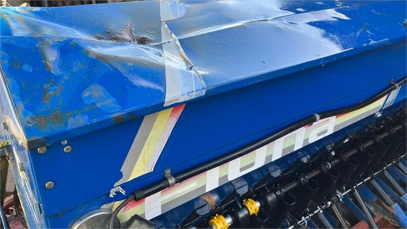Kuhn HR 3001 M med Fiona Apollo - الة بذر: صور 5 Kuhn HR 3001 M med Fiona Apollo - الة بذر: صور 5