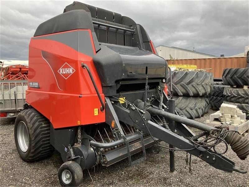 Kuhn VB 2295 - مكبس القش الدائري: صور 1 Kuhn VB 2295 - مكبس القش الدائري: صور 1
