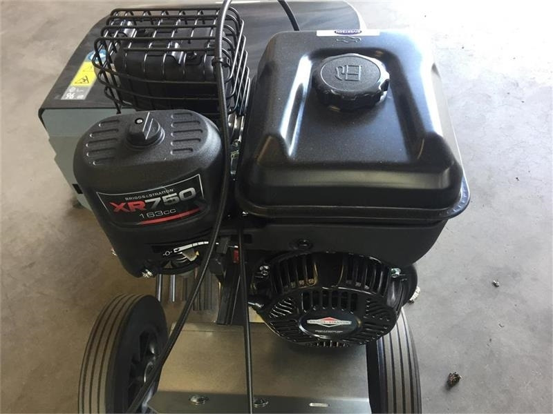 Kwern Greenbuster Pro III 8x3 Inkl. afdækningsskær - الآلات والماكينات الزراعية: صور 3 Kwern Greenbuster Pro III 8x3 Inkl. afdækningsskær - الآلات والماكينات الزراعية: صور 3