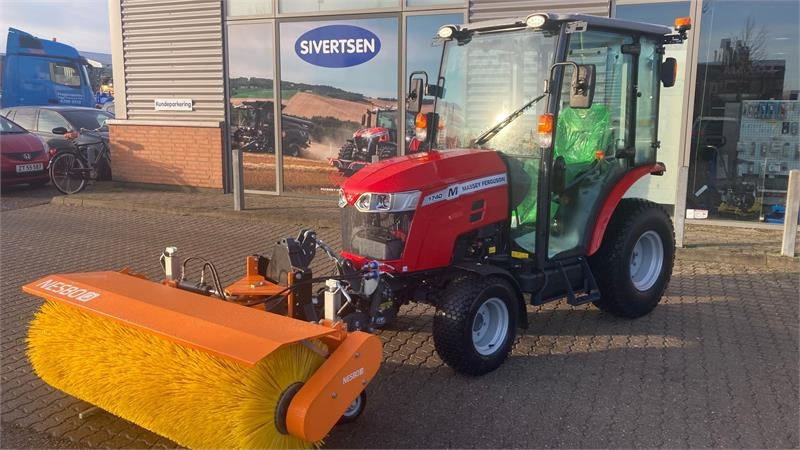 Massey Ferguson 1740 HC Frontlift/pto og 150 cm fejemaskine - جرارات البلدية: صور 1 Massey Ferguson 1740 HC Frontlift/pto og 150 cm fejemaskine - جرارات البلدية: صور 1