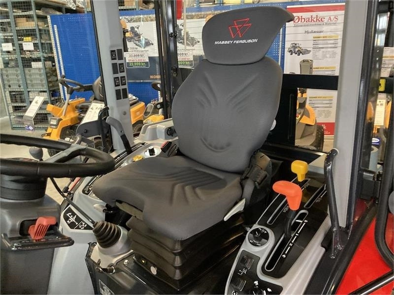 جرارات البلدية Massey Ferguson 1740 HC: صور 7 جرارات البلدية Massey Ferguson 1740 HC: صور 7