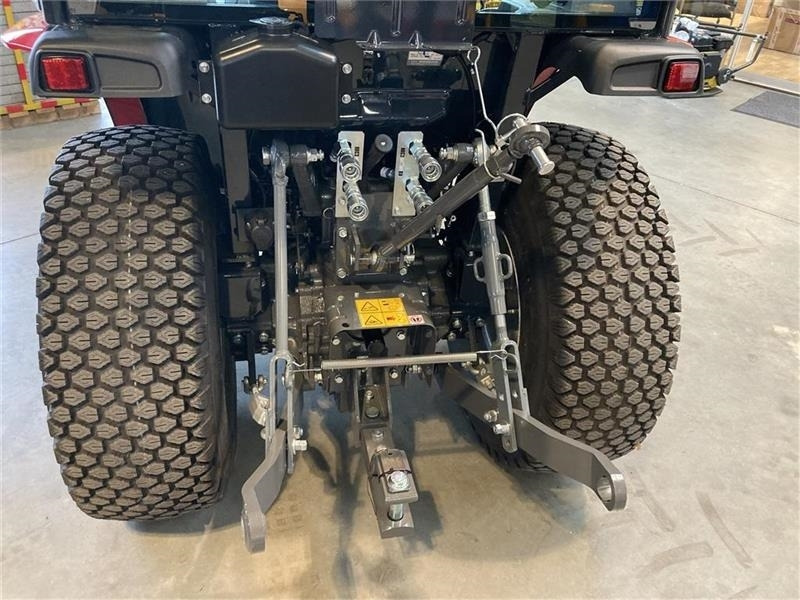 Massey Ferguson 1740 HC - جرارات البلدية: صور 4 Massey Ferguson 1740 HC - جرارات البلدية: صور 4