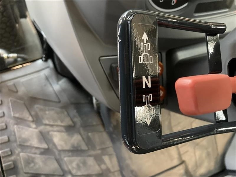 جرارات البلدية Massey Ferguson 1740 HC: صور 9 جرارات البلدية Massey Ferguson 1740 HC: صور 9