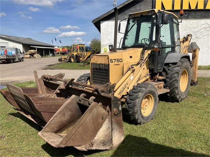 New Holland 675D - حفار متعدد الاستخدام: صور 1 New Holland 675D - حفار متعدد الاستخدام: صور 1