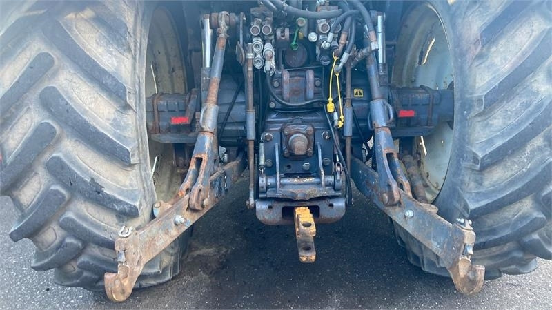 New Holland TS115 - جرار: صور 4 New Holland TS115 - جرار: صور 4