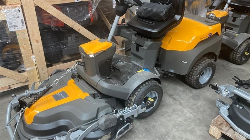 Stiga Park 500WX 4WD inkl. 100 Combi Q plus - جزازة المروج: صور 1 Stiga Park 500WX 4WD inkl. 100 Combi Q plus - جزازة المروج: صور 1