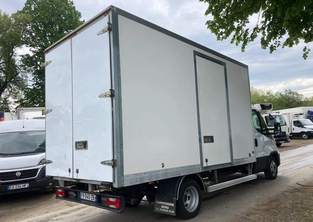 Iveco DAILY 35C16 kontener kurierka 3.0 silnik - الشاحنات الصغيرة صندوق مغلق: صور 3 Iveco DAILY 35C16 kontener kurierka 3.0 silnik - الشاحنات الصغيرة صندوق مغلق: صور 3