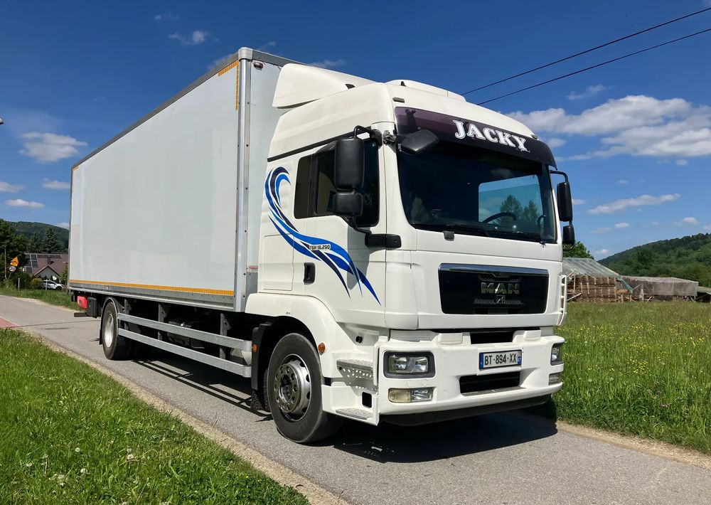 MAN MAN TGM 18.290 KURIERKA KONTENER 20 PALET SYPIALKA - بصندوق مغلق شاحنة: صور 2 MAN MAN TGM 18.290 KURIERKA KONTENER 20 PALET SYPIALKA - بصندوق مغلق شاحنة: صور 2