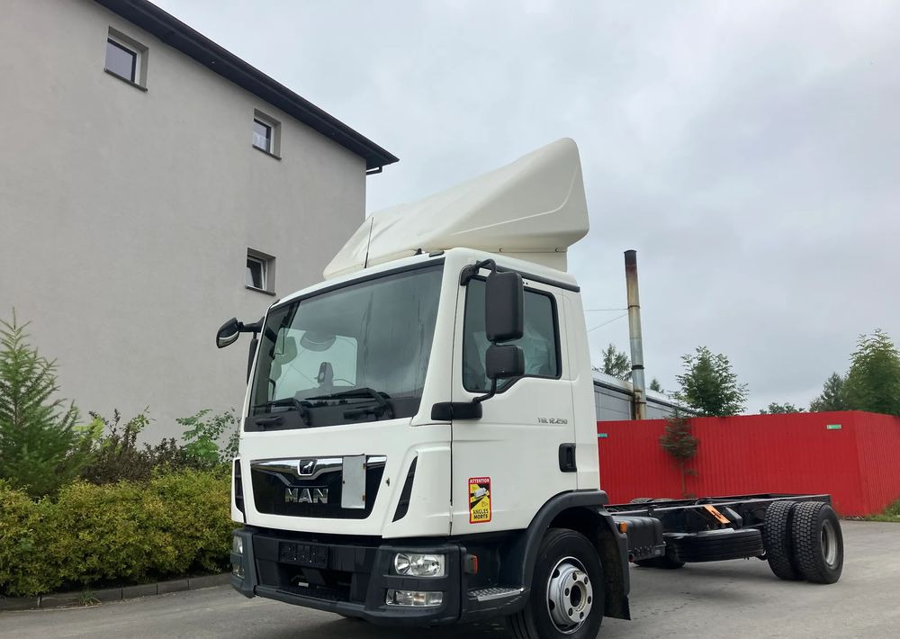 MAN Man TGM 12.250 euro 6 ramo do zabudowy Pomoc drogowa laweta kiper - الشاسيه شاحنة: صور 1 MAN Man TGM 12.250 euro 6 ramo do zabudowy Pomoc drogowa laweta kiper - الشاسيه شاحنة: صور 1