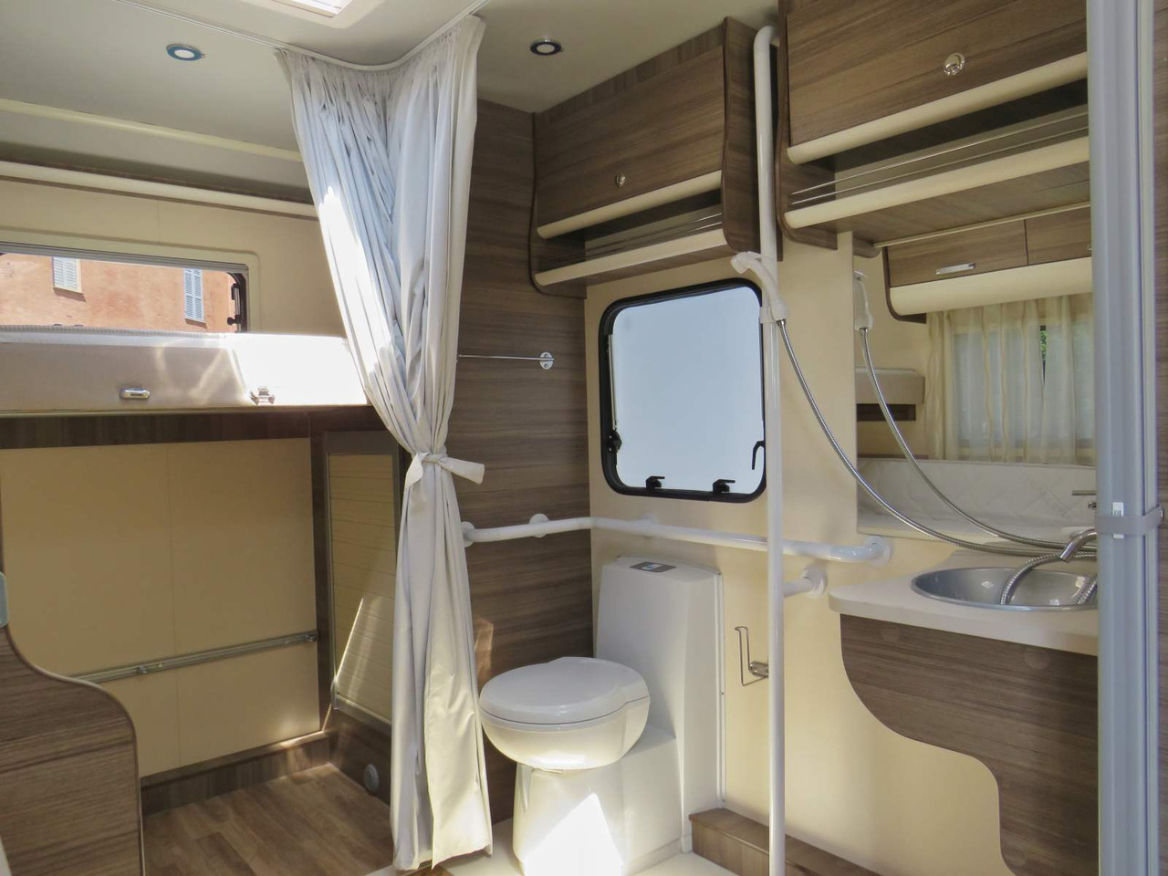 Fiat Ducato RETRACTABLE PLATFORM (300KG CAPACITY) - كرفان: صور 3 Fiat Ducato RETRACTABLE PLATFORM (300KG CAPACITY) - كرفان: صور 3