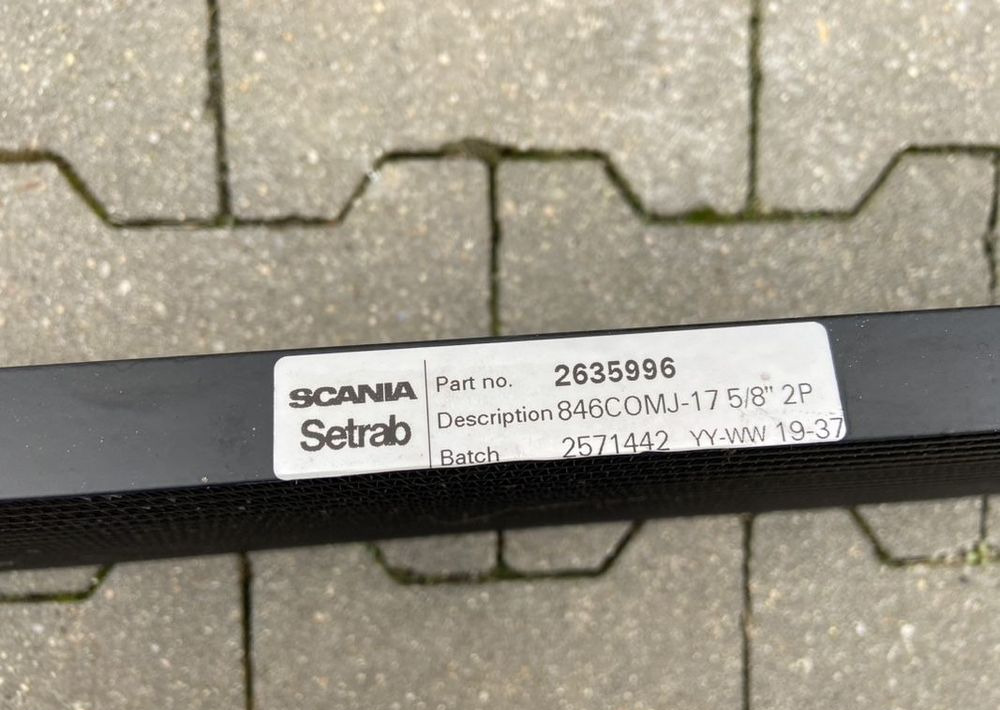 Chłodnica oleju Scania R S V8 2635996 - مبرد الزيت - شاحنة: صور 3 Chłodnica oleju Scania R S V8 2635996 - مبرد الزيت - شاحنة: صور 3