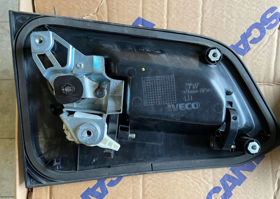 Klamka Iveco S-Way lewa oryginał - باب و قطع الغيار - شاحنة: صور 2 Klamka Iveco S-Way lewa oryginał - باب و قطع الغيار - شاحنة: صور 2