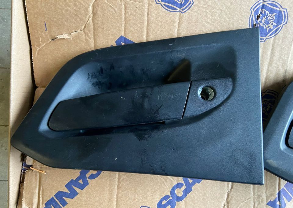 Klamka Iveco S-Way lewa oryginał - باب و قطع الغيار - شاحنة: صور 1 Klamka Iveco S-Way lewa oryginał - باب و قطع الغيار - شاحنة: صور 1