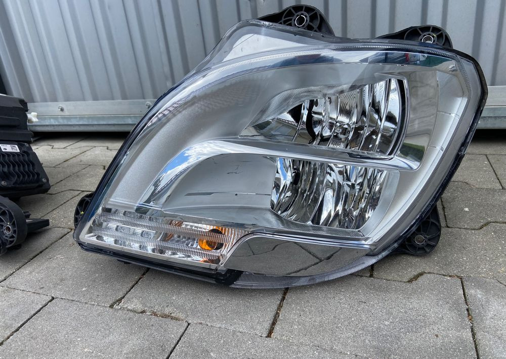 Lampy LED DAF XF 106 euro 6 komplet reflektory - أضواء - شاحنة: صور 3 Lampy LED DAF XF 106 euro 6 komplet reflektory - أضواء - شاحنة: صور 3