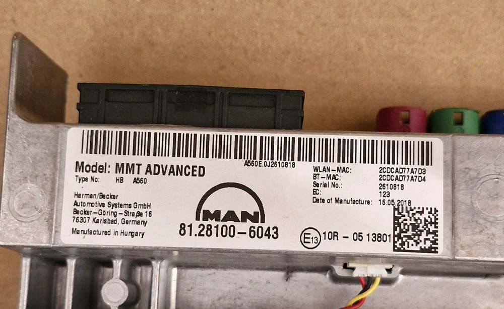 MAN TGX TGS RADIO NAWIGACJA 81.28100-6037 81.28100-6043 - الكابينة والداخلية: صور 2 MAN TGX TGS RADIO NAWIGACJA 81.28100-6037 81.28100-6043 - الكابينة والداخلية: صور 2