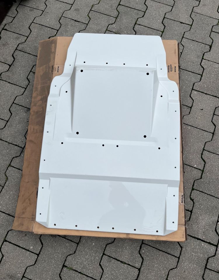 NOWY Błotnik MAN TGX euro 6 chlapacz biały - درابزين - شاحنة: صور 1 NOWY Błotnik MAN TGX euro 6 chlapacz biały - درابزين - شاحنة: صور 1