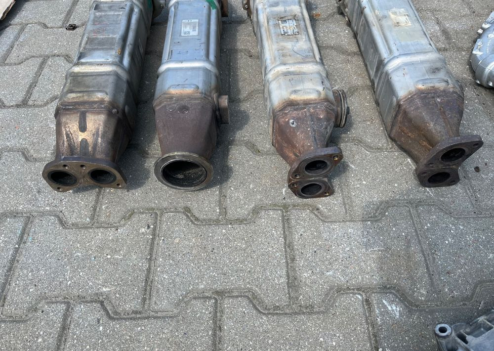 Recyrkulator MAN TGX TGS chłodnica spalin agr egr - قطع الغيار - شاحنة: صور 3 Recyrkulator MAN TGX TGS chłodnica spalin agr egr - قطع الغيار - شاحنة: صور 3
