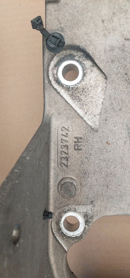 SCANIA R S MOCOWANIE ŁAPA ZAWIESZENIA KABINY 2323742 2323726 - الكابينة تعليق - شاحنة: صور 3 SCANIA R S MOCOWANIE ŁAPA ZAWIESZENIA KABINY 2323742 2323726 - الكابينة تعليق - شاحنة: صور 3