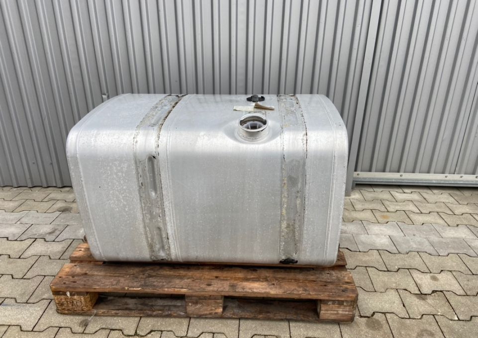 Zbiornik paliwa MAN TGX TGS 375 litrów bak - خزان وقود - شاحنة: صور 1 Zbiornik paliwa MAN TGX TGS 375 litrów bak - خزان وقود - شاحنة: صور 1