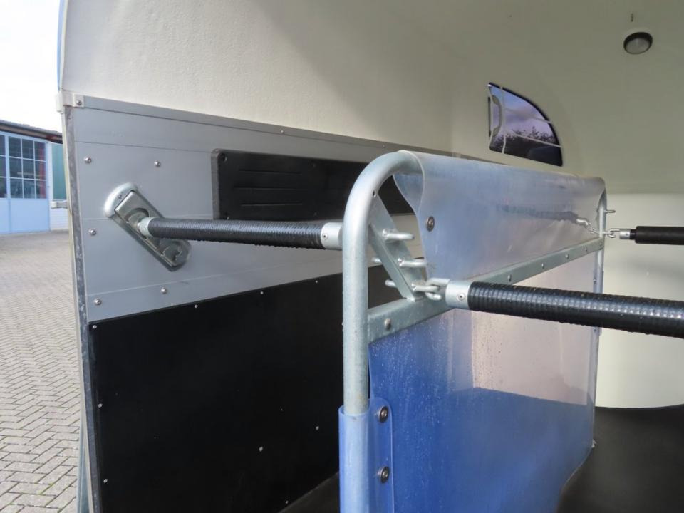 Böckmann Pferdeanhänger Champion R, Alub., 100 km/h - عربة نقل خيل: صور 5 Böckmann Pferdeanhänger Champion R, Alub., 100 km/h - عربة نقل خيل: صور 5