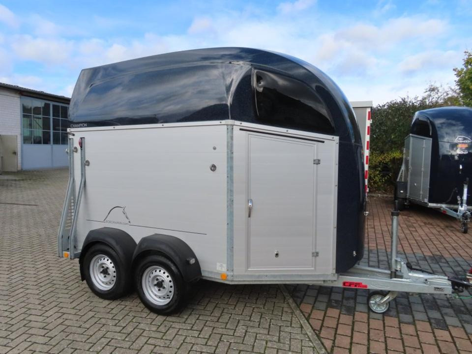 Böckmann Pferdeanhänger Champion R, Alub., 100 km/h - عربة نقل خيل: صور 2 Böckmann Pferdeanhänger Champion R, Alub., 100 km/h - عربة نقل خيل: صور 2