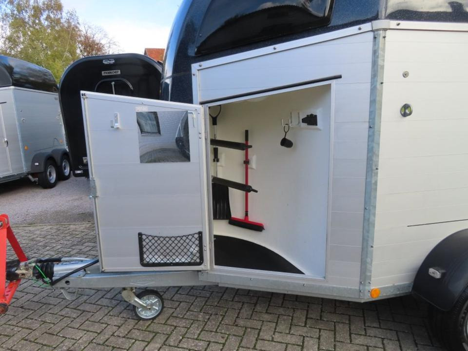 Böckmann Pferdeanhänger Champion R, Alub., 100 km/h - عربة نقل خيل: صور 3 Böckmann Pferdeanhänger Champion R, Alub., 100 km/h - عربة نقل خيل: صور 3