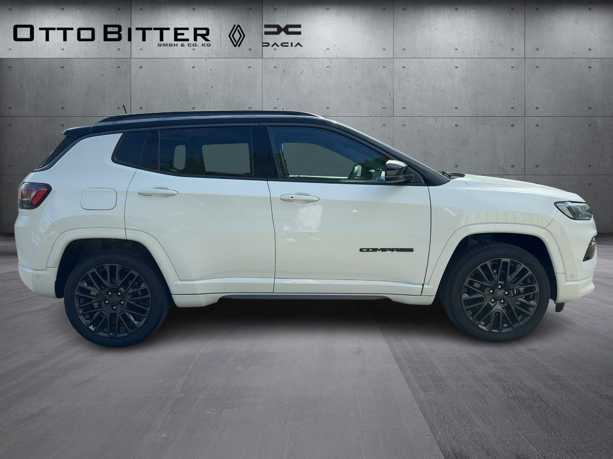 Jeep Compass 1.3 Plug-In Hybrid S ALLRAD LEDER - سيارة دفع رباعي: صور 5 Jeep Compass 1.3 Plug-In Hybrid S ALLRAD LEDER - سيارة دفع رباعي: صور 5