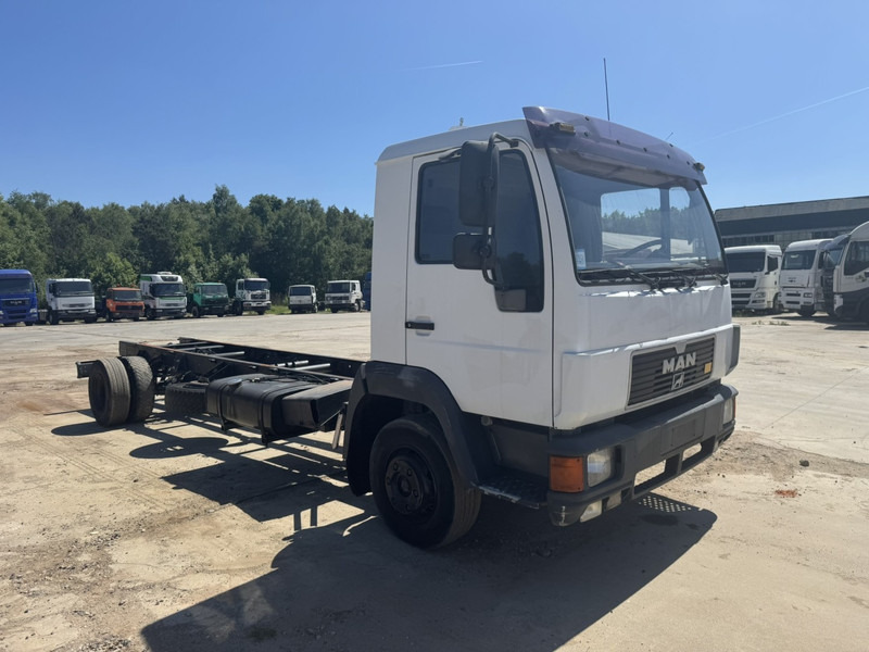MAN 12.224 (MANUAL GEARBOX / EURO 2 / BELGIAN TRUCK IN GOOD CONDITION !!!) - الشاسيه شاحنة: صور 4 MAN 12.224 (MANUAL GEARBOX / EURO 2 / BELGIAN TRUCK IN GOOD CONDITION !!!) - الشاسيه شاحنة: صور 4