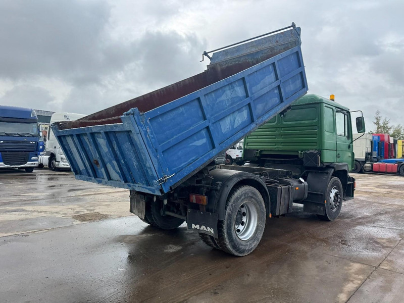 MAN 19.322  (STEEL SUSPENSION & MANUAL PUMP / SUSPENSION LAMES & POMPE MANUELLE) - قلاب صغير: صور 5 MAN 19.322  (STEEL SUSPENSION & MANUAL PUMP / SUSPENSION LAMES & POMPE MANUELLE) - قلاب صغير: صور 5