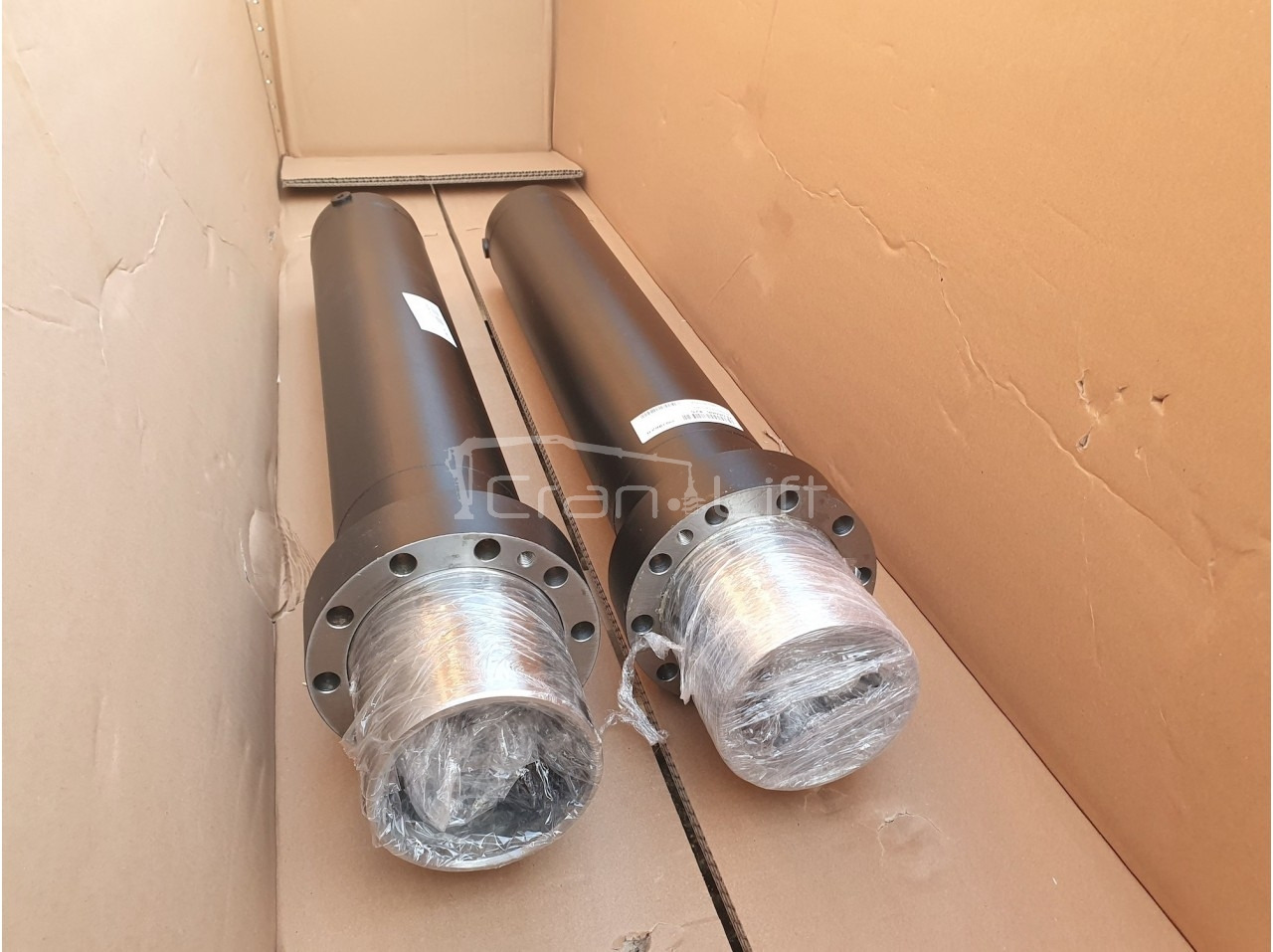 Siłownik, cylinder obrotu Epsilon Q150L, Q150Z, Q170, Q180 YE06006_425 - الاسطوانة الهيدروليكية - ونش كرين: صور 2 Siłownik, cylinder obrotu Epsilon Q150L, Q150Z, Q170, Q180 YE06006_425 - الاسطوانة الهيدروليكية - ونش كرين: صور 2
