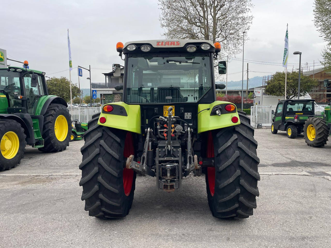 CLAAS AXOS 340 - جرار: صور 4 CLAAS AXOS 340 - جرار: صور 4