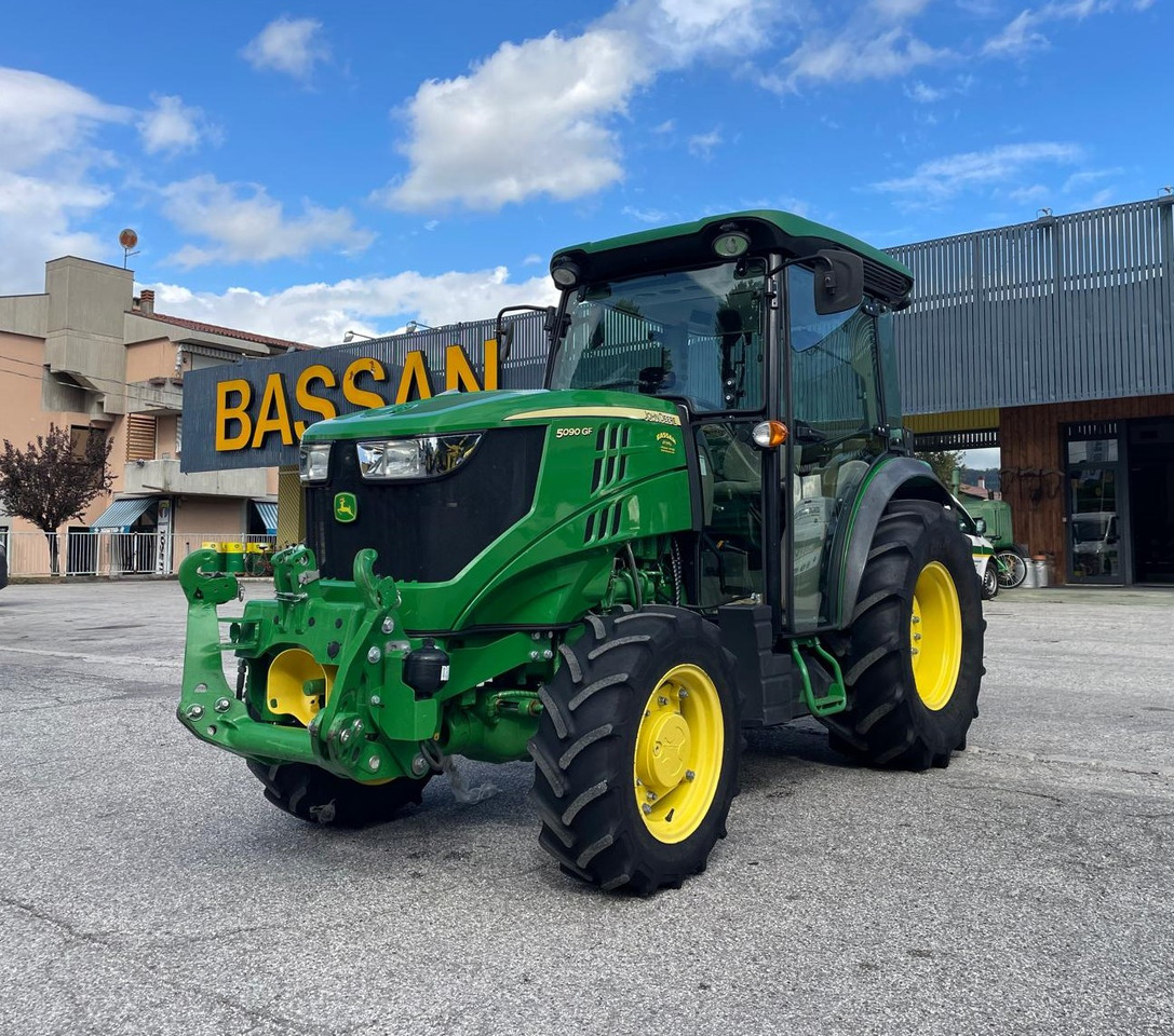 JOHN DEERE 5090 GF - جرار: صور 1 JOHN DEERE 5090 GF - جرار: صور 1